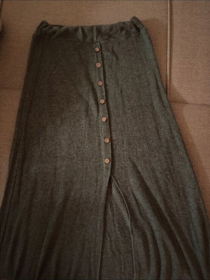 Long skirt like new, green with buttons and slit
