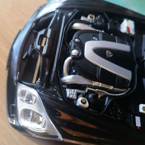 Maybach 57 1/18 scale model by Autoart like new