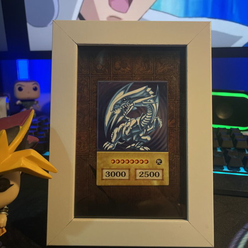 Yu-Gi-Oh! Display Frame with Blue-Eyes White Dragon Orica Card like new