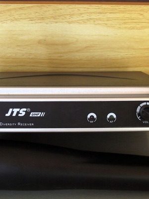 JTS US-8010D MH-700D wireless microphone like new for voice and singing