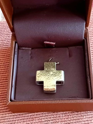 Σταυρός από χρυσό 22Κ και ασήμι 925 σαν καινούργιος, σφυρήλατος