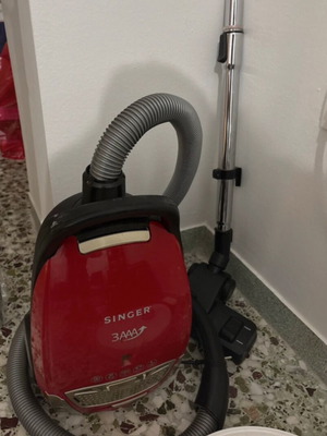 Singer vacuum cleaner used with 2 bags, blower works