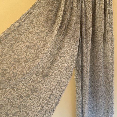 Zara wide-leg pants with paisley print, size XS/S, like new