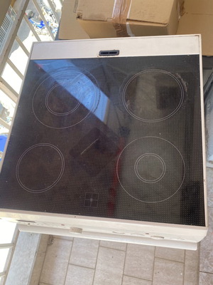 Oven used, fully functional, one stove eye not working