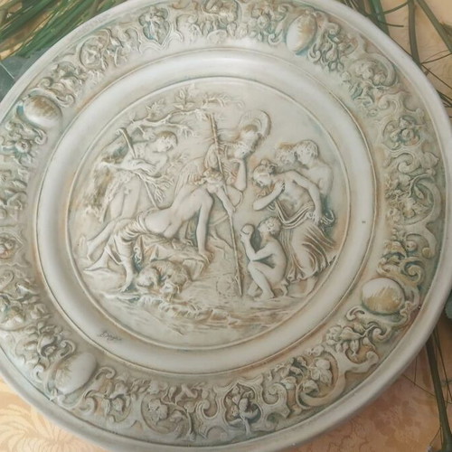 Decorative plate with ancient design like new, base from Italy