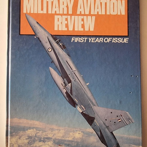 Military Aviation Review 1989 hardcover like new, English