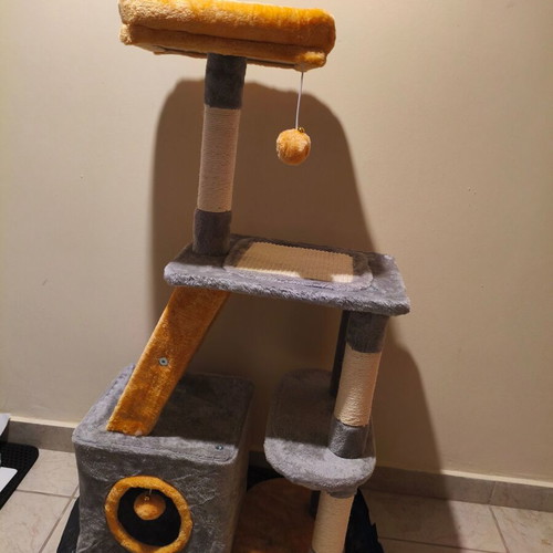 Cat Tree Scratching Post like new