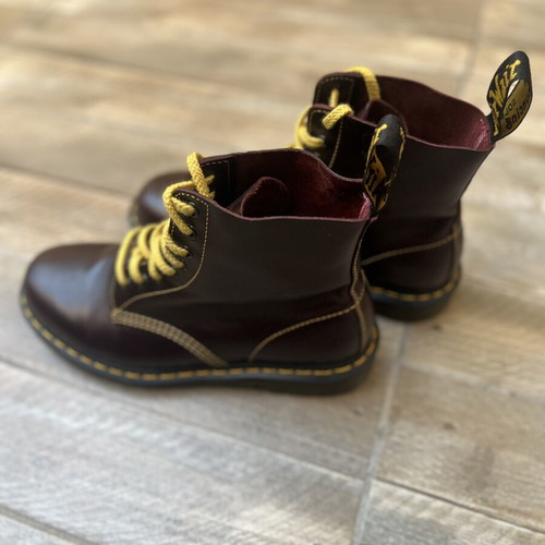 Dr Martens 1460 Burgundy boots size 42, brown