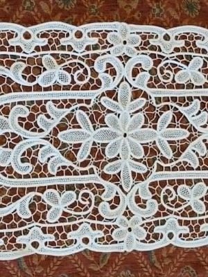 Handmade guipure lace table runner with floral design like new