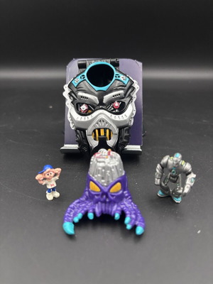 Mighty Max Horror Head Against Robot Droid Invader playset like new