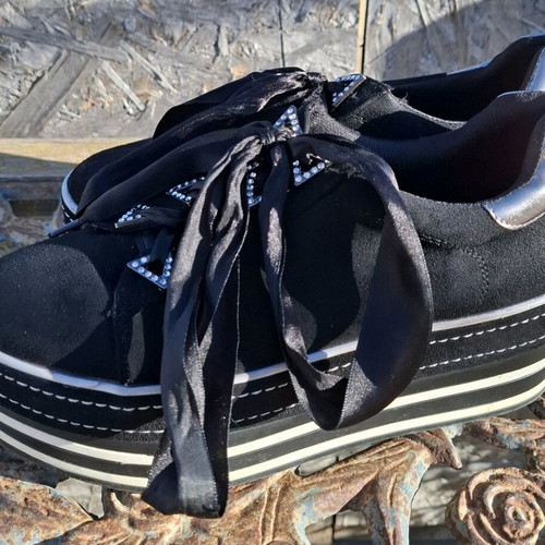 Platform shoes like new, size 39 fitting also 40, black and silver