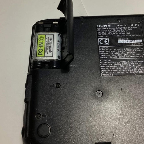 Sony Diskman D-143 used with rechargeable battery
