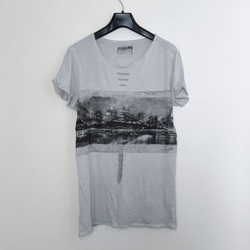 Bershka Man Night Collection short-sleeve T-shirt 00s used, size M, gray