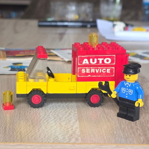 Lego Classic Town Auto Service Vintage Set 646-1, 43 pieces