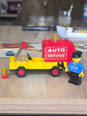Lego Classic Town Auto Service Vintage Set 646-1, 43 pieces