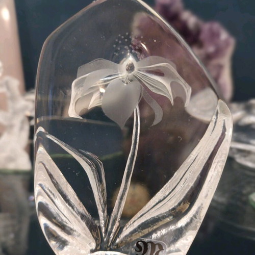 Mats Jonasson crystal with carved flower like new