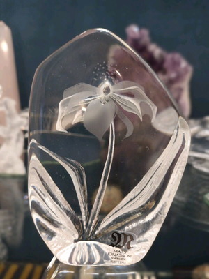 Mats Jonasson crystal with carved flower like new