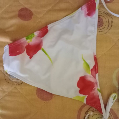 Cazeldonia bikini white with flowers size medium like new