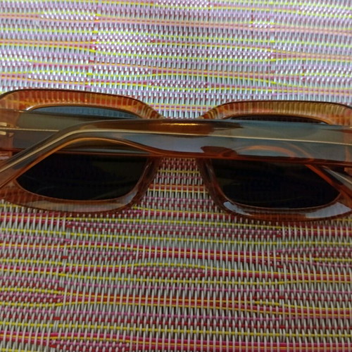 Opal sunglasses like new with brown transparent frame and comfortable lens