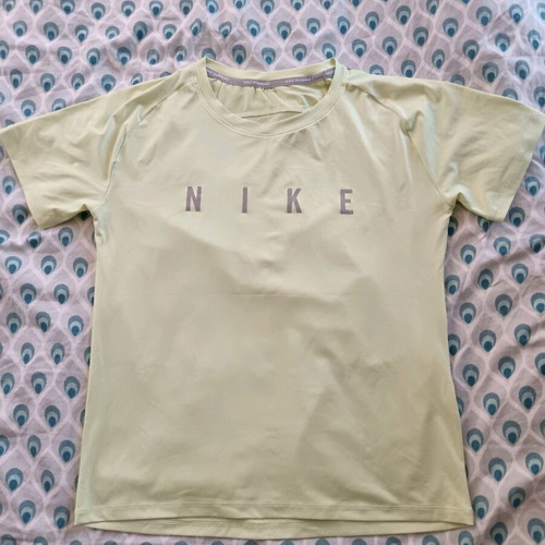 Nike women's t-shirt yellow size S like new