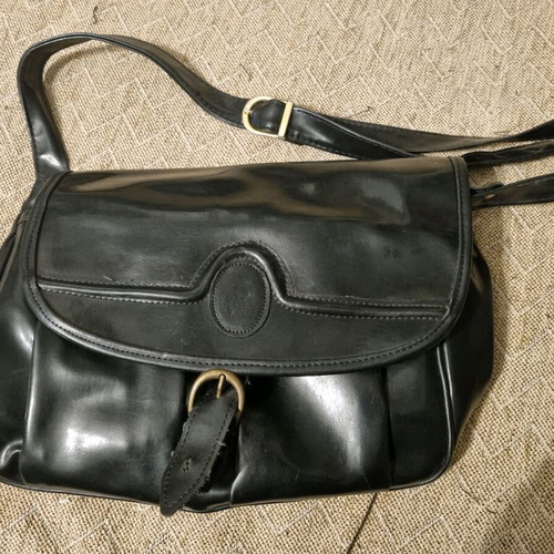 Women's leather shoulder bag in very good condition