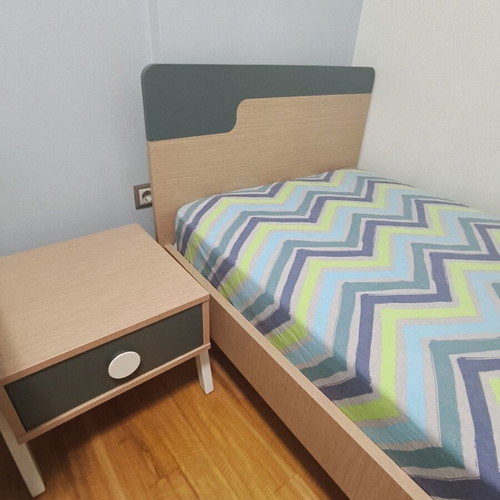 Children's bed and nightstand like new, melamine, 90x190 cm mattress