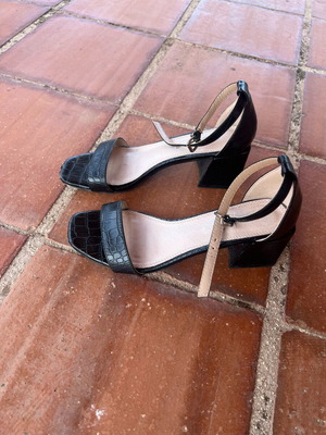 Migato sandals used, black size 37, 6.5 cm block heel, croc effect