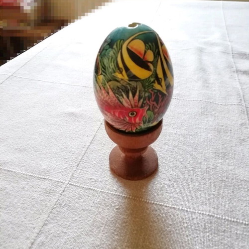 Painted egg used with wooden base