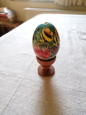 Painted egg used with wooden base