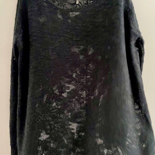 Thin knitted blouse with lace back