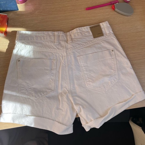 White denim shorts new with rips Stradivarius