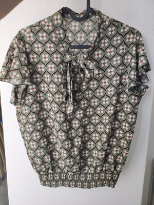 Printed blouse like new with neck tie