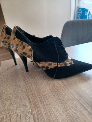 Stefani suede pumps like new, sizes 37 and 38, black and brown