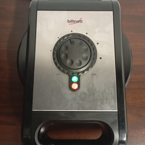 Bifinet waffle maker used, good working condition