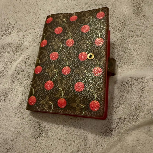 Louis Vuitton Cerises Agenda like new with broken metal support