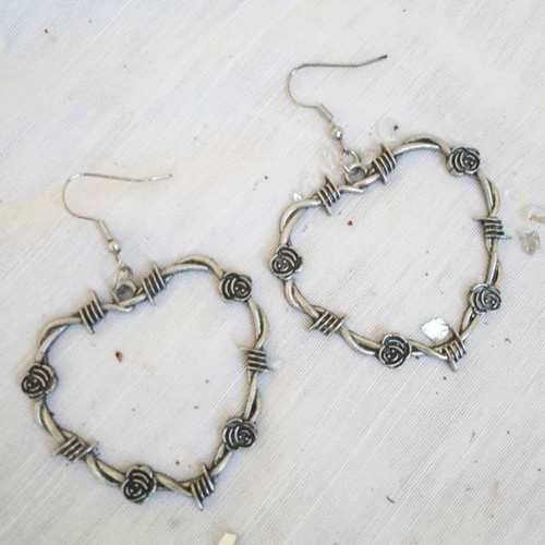 Metal heart earrings with roses new made of stainless steel