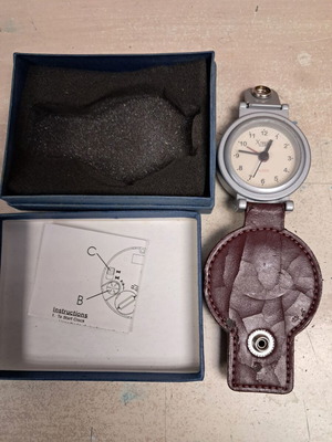 Ρολόι-Ξυπνητήρι ταξιδίου σαν καινούργιο με δερμάτινη καλύπτρα