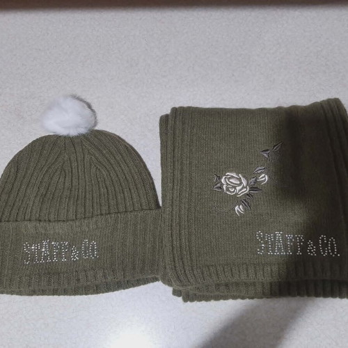 Staff Jeans & Co scarf and hat set new