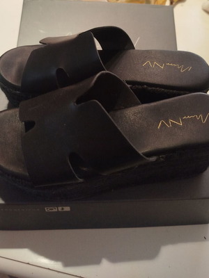Envie Shoes black platform sandals size 37 like new