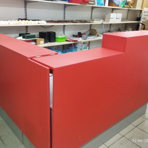Reception desk red like new, dimensions 180x180x110 cm