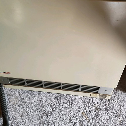 Heating body like new, white and clean