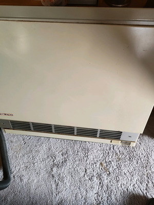 Heating body like new, white and clean