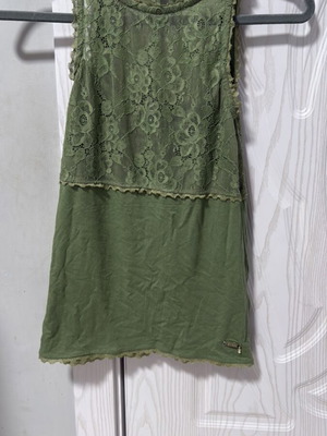Guess top size S, like new, green