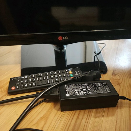 LG 29MT450 TV 29 inches with remote control, like new