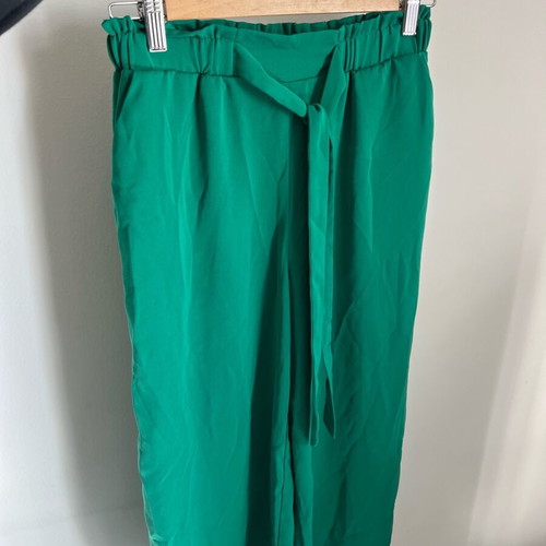 Green 3/4 Papagali Pants like new, summer wear