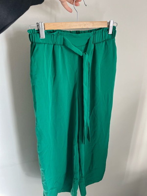Green 3/4 Papagali Pants like new, summer wear
