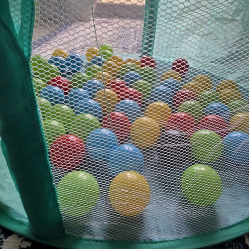 Ball pit like new with balls