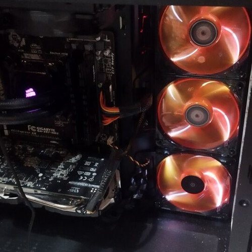 Gaming PC i7 with Lian Li case, Corsair AIO, MSI Rx 570 8GB