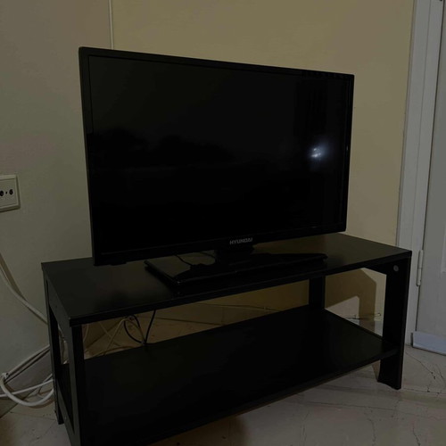 Hyundai TV 28 inch LED HD Ready Smart TV like new