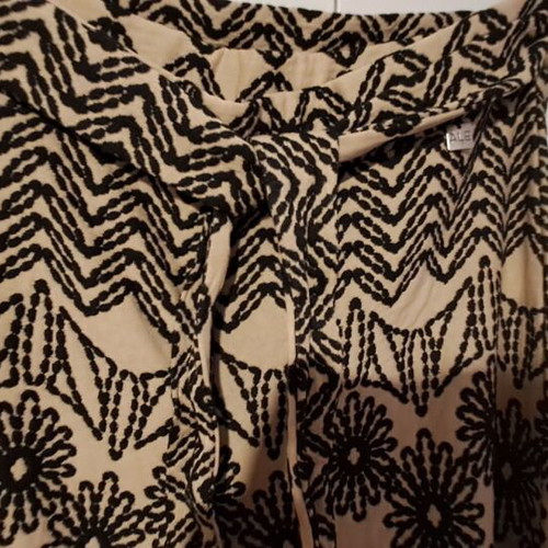 Attrattivo Large pants new, beige and black